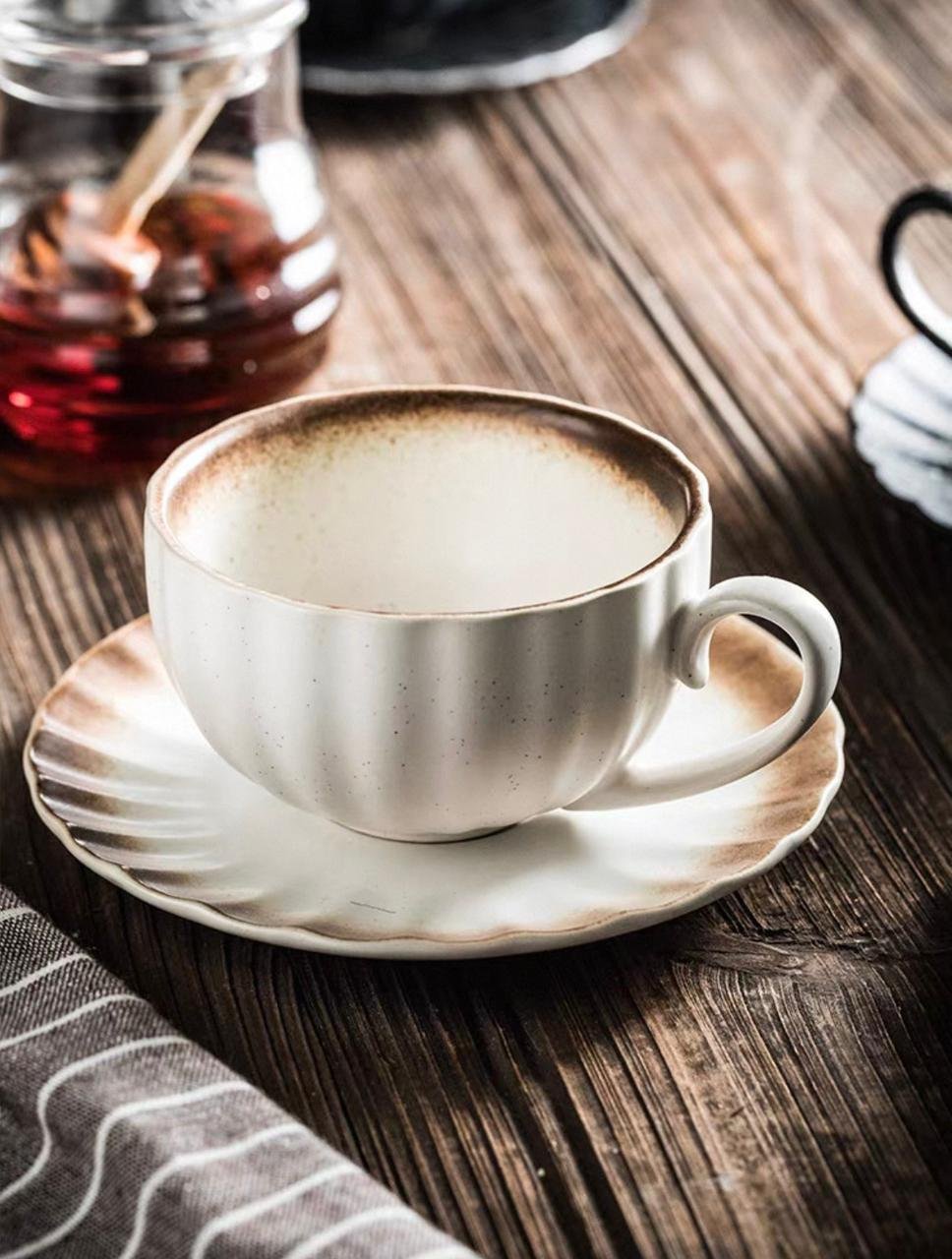 Creative Ceramic Coffee Cup and Saucer
